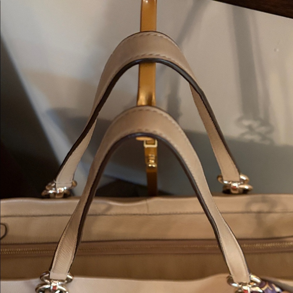 Chicago Coach Ellis Beige Leather Tote with Gold Hardware and Decorative Scarf - Picture 4 of 15